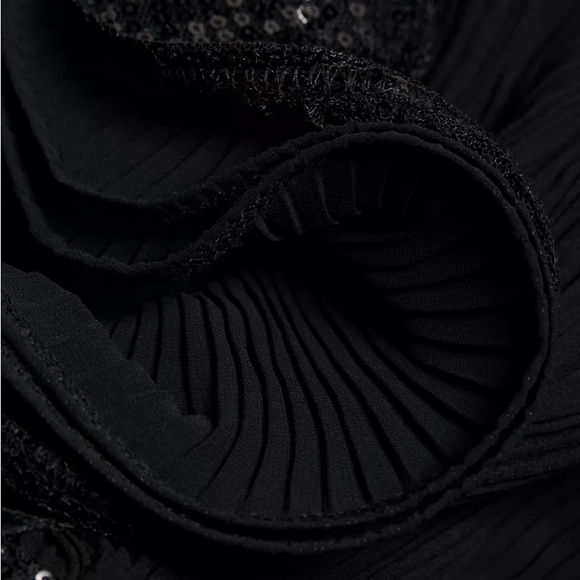 Stunning Badgley Mischka black pleated sequin ruffle gown. Worn once. - Picture 5 of 12